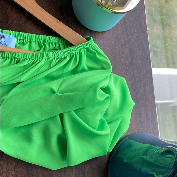 CeCe Vibrant Green Ruffle Sleeve Blouse - Picture 3 of 10